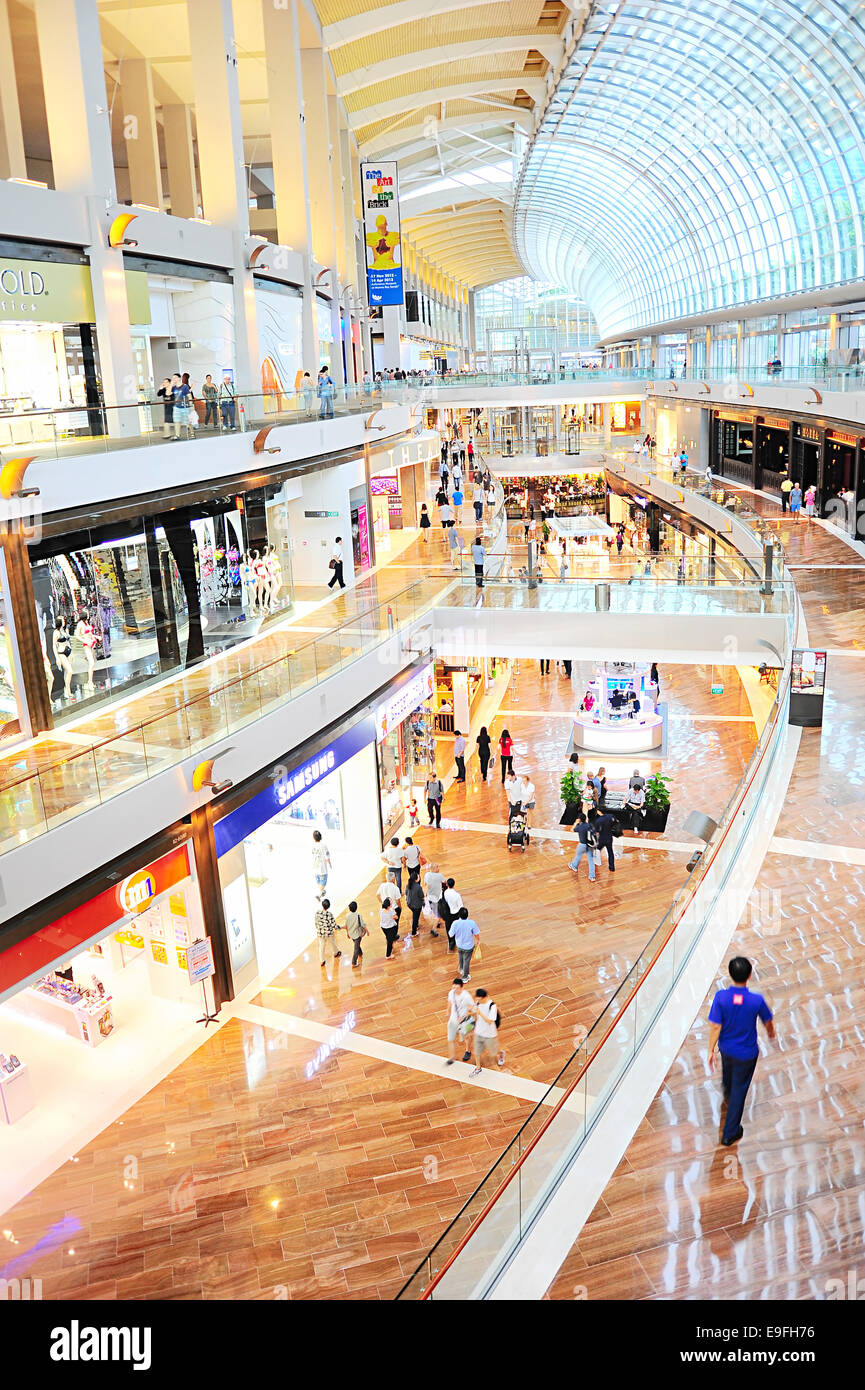 Singapore shopping mall Stock Photo - Alamy