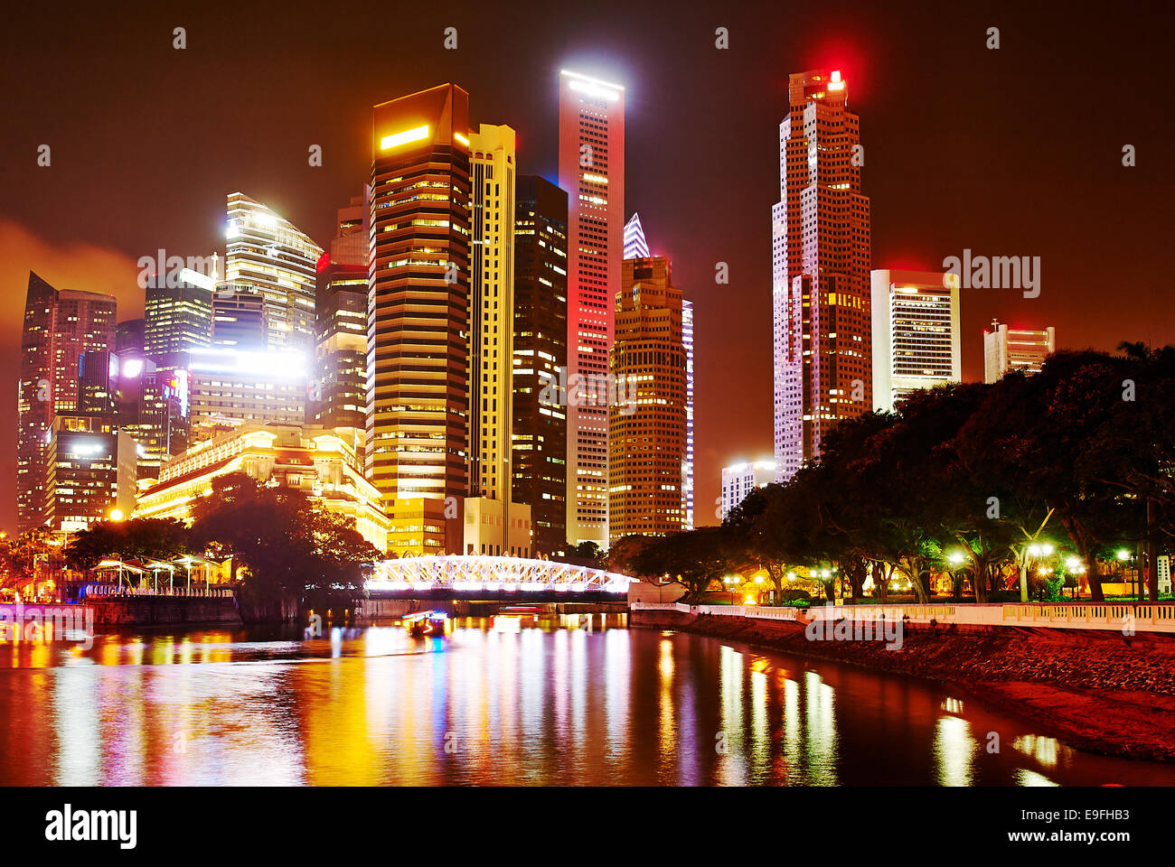 Night scene in singapore hi-res stock photography and images - Alamy