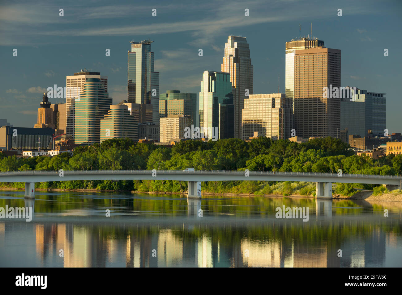 DOWNTOWN SKYLINE MISSISSIPPI RIVER MINNEAPOLIS MINNESOTA USA Stock