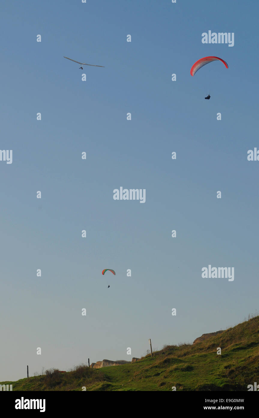 New Haven, Sussex, UK. 27th October, 2014. Weather Hang gliders and