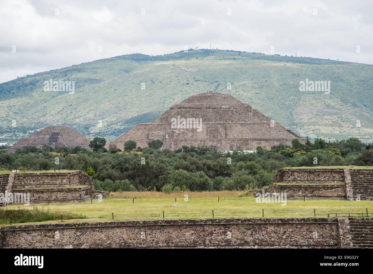 Pyramid of the sun(right) and Moon(Left) ,Cerro Gordo mountain(back