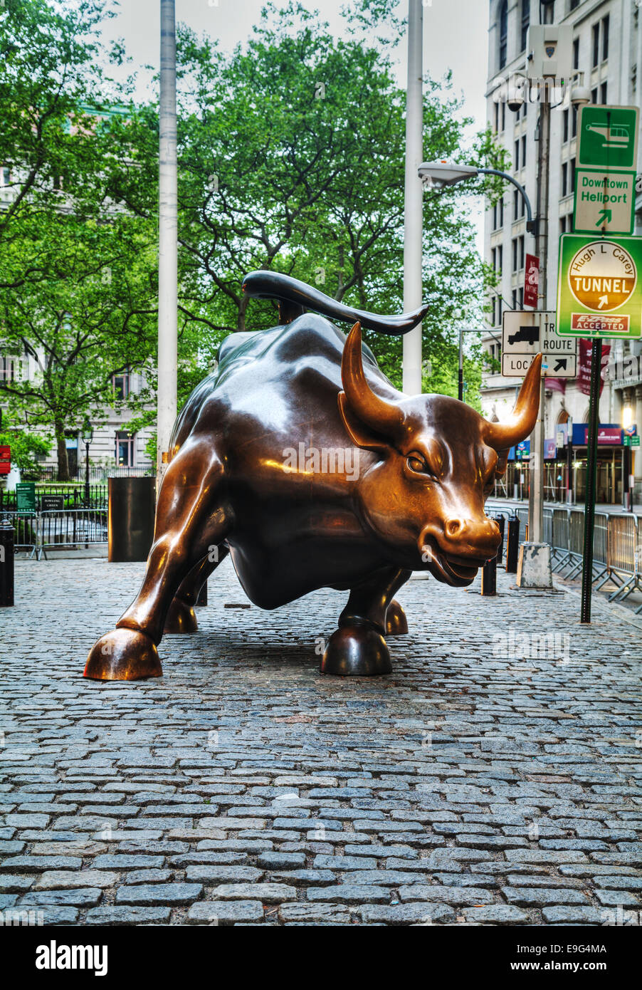 Charging Bull sculpture in New York Stock Photo Alamy