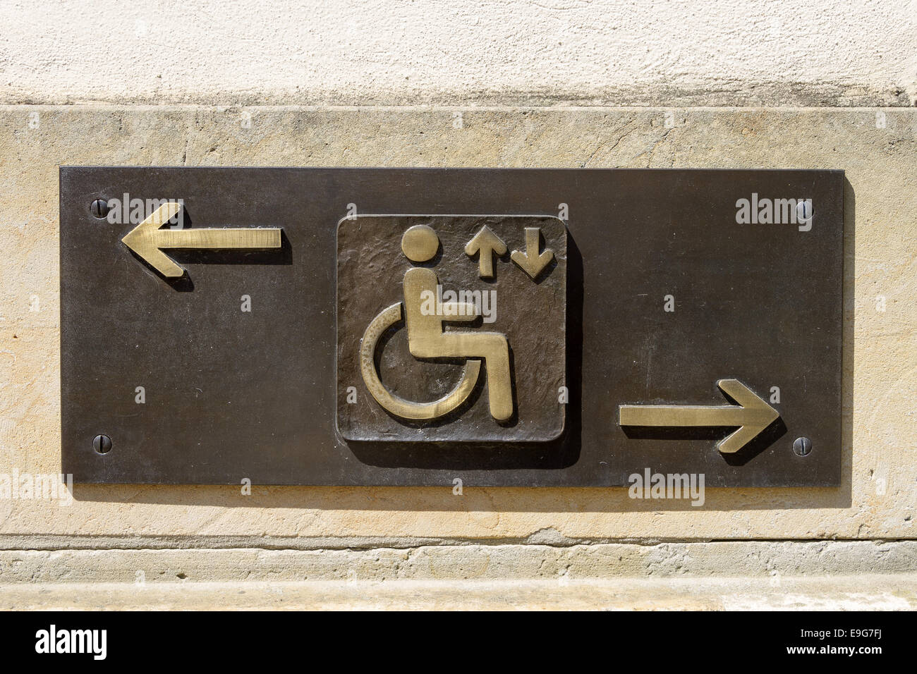 Disabled wheelchair sign with icon and arrow hi-res stock photography ...