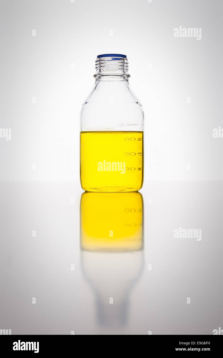 Glass beaker with solution hi-res stock photography and images - Alamy