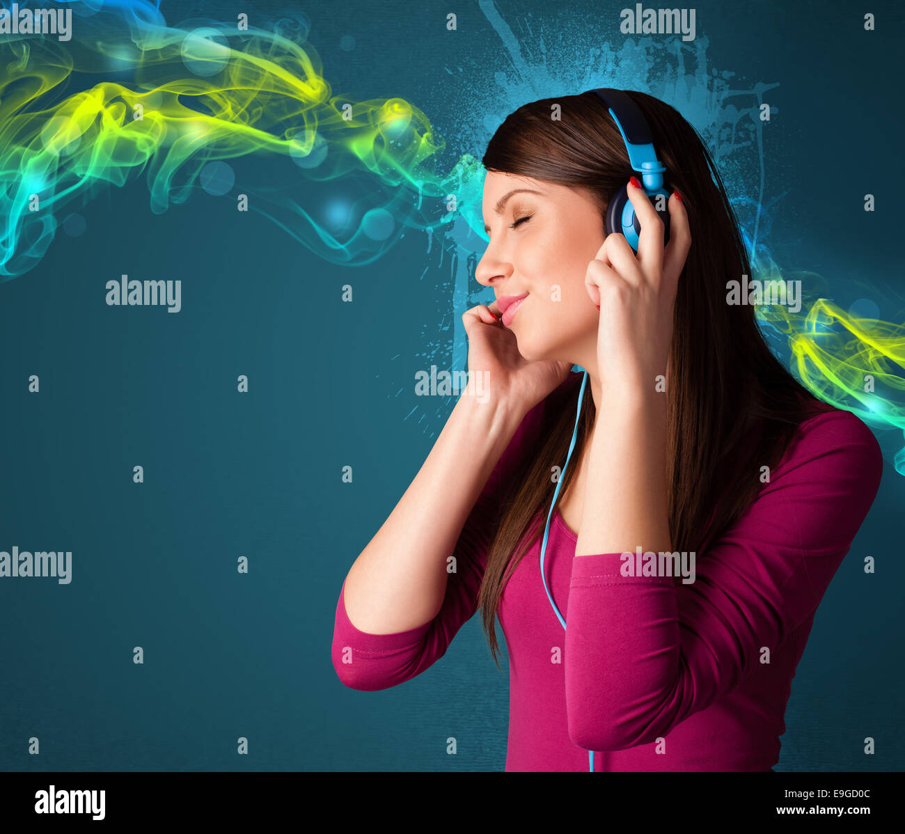 Young woman listening to music with headphones Stock Photo - Alamy