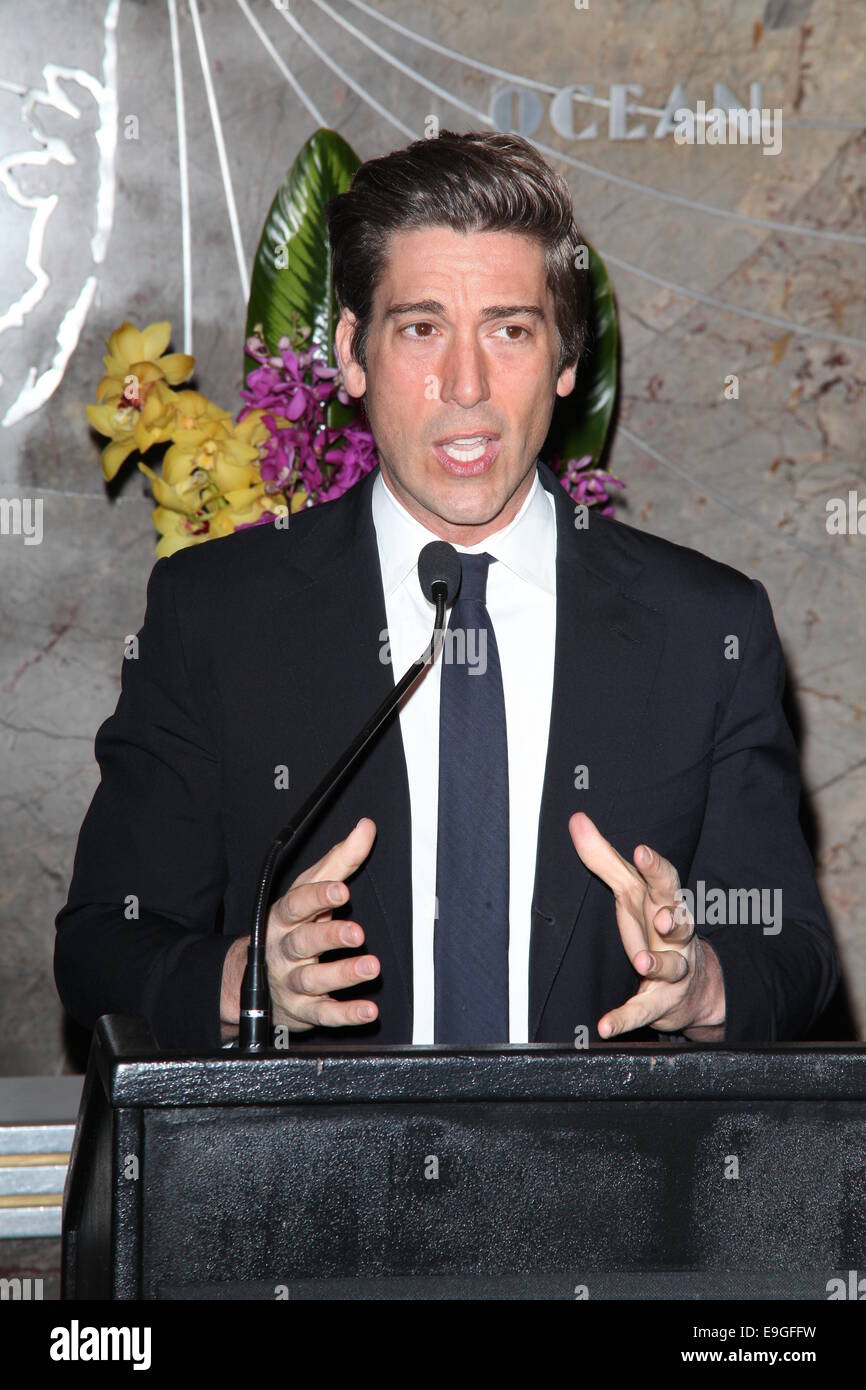 ABC World News Weekend Anchor David Muir to light the Empire State