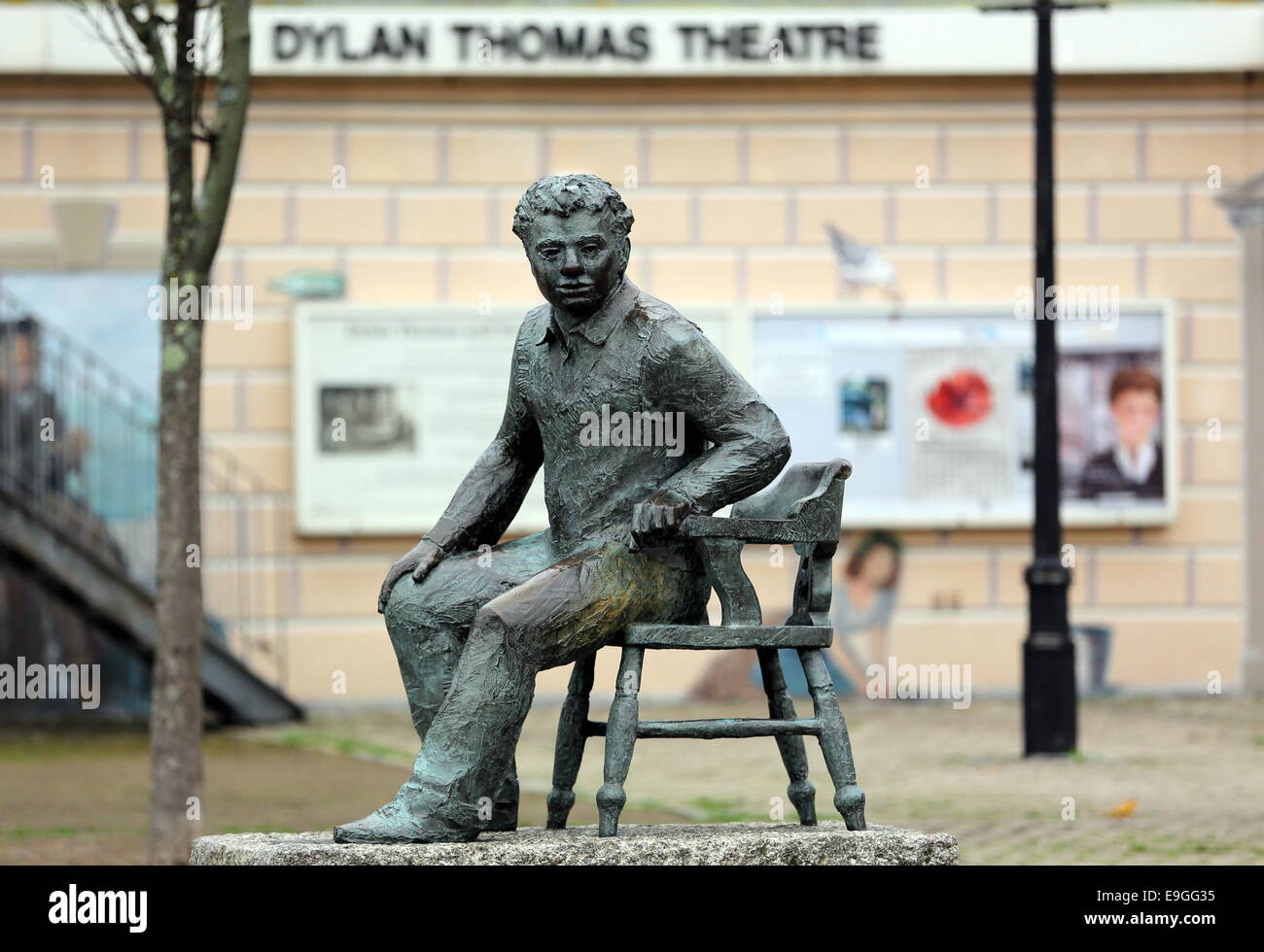 Swansea, UK. 27th Oct, 2014. The statue of Dylan Thomas in Swansea ...
