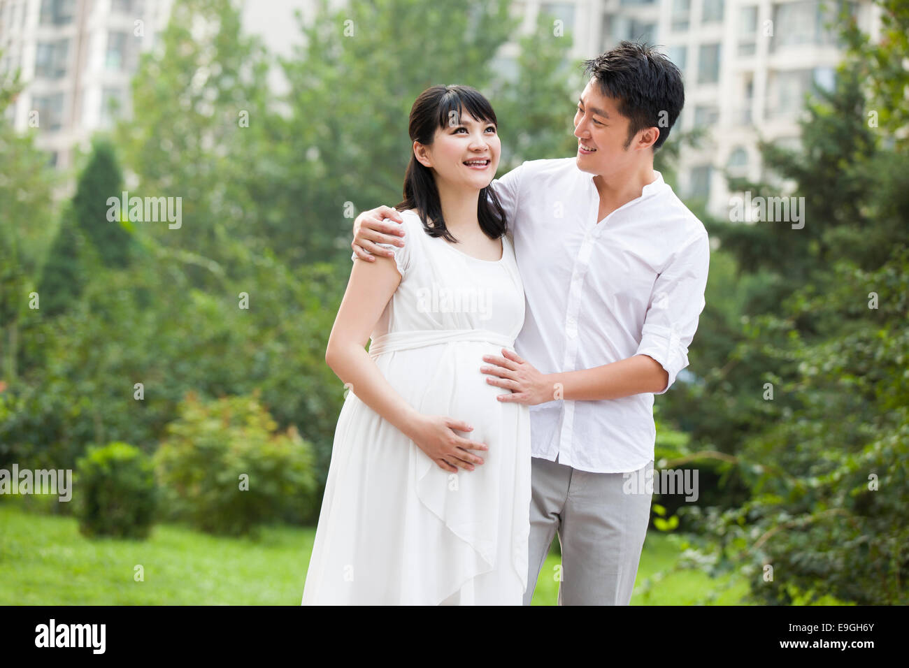 baby bump couple photos