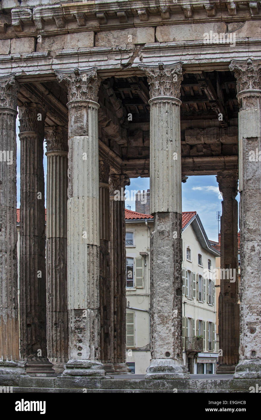 Roman temple of Augustus and Livia / Temple d
