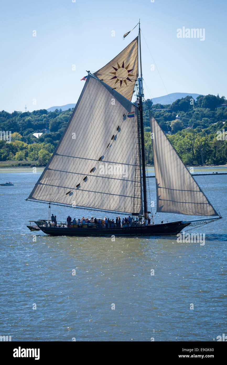 Sloop Clearwater,symbol of river clean-up, sails on Hudson RIver near Rhinecliff, NY. Stock Photo