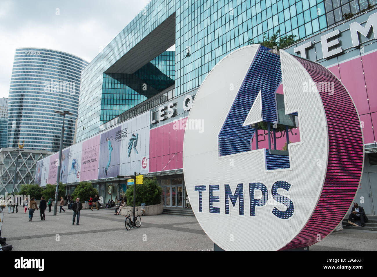 Les Quatre Temps (Four Seasons) shopping centre at La Defense, commercial  district of Paris Stock Photo - Alamy