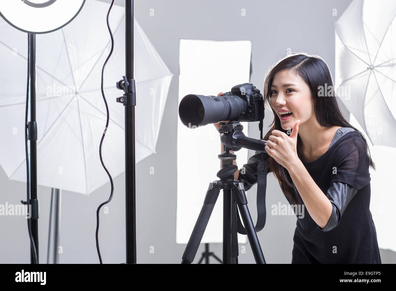 woman-photographer-thumbs-up-hi-res-stock-photography-and-images-alamy