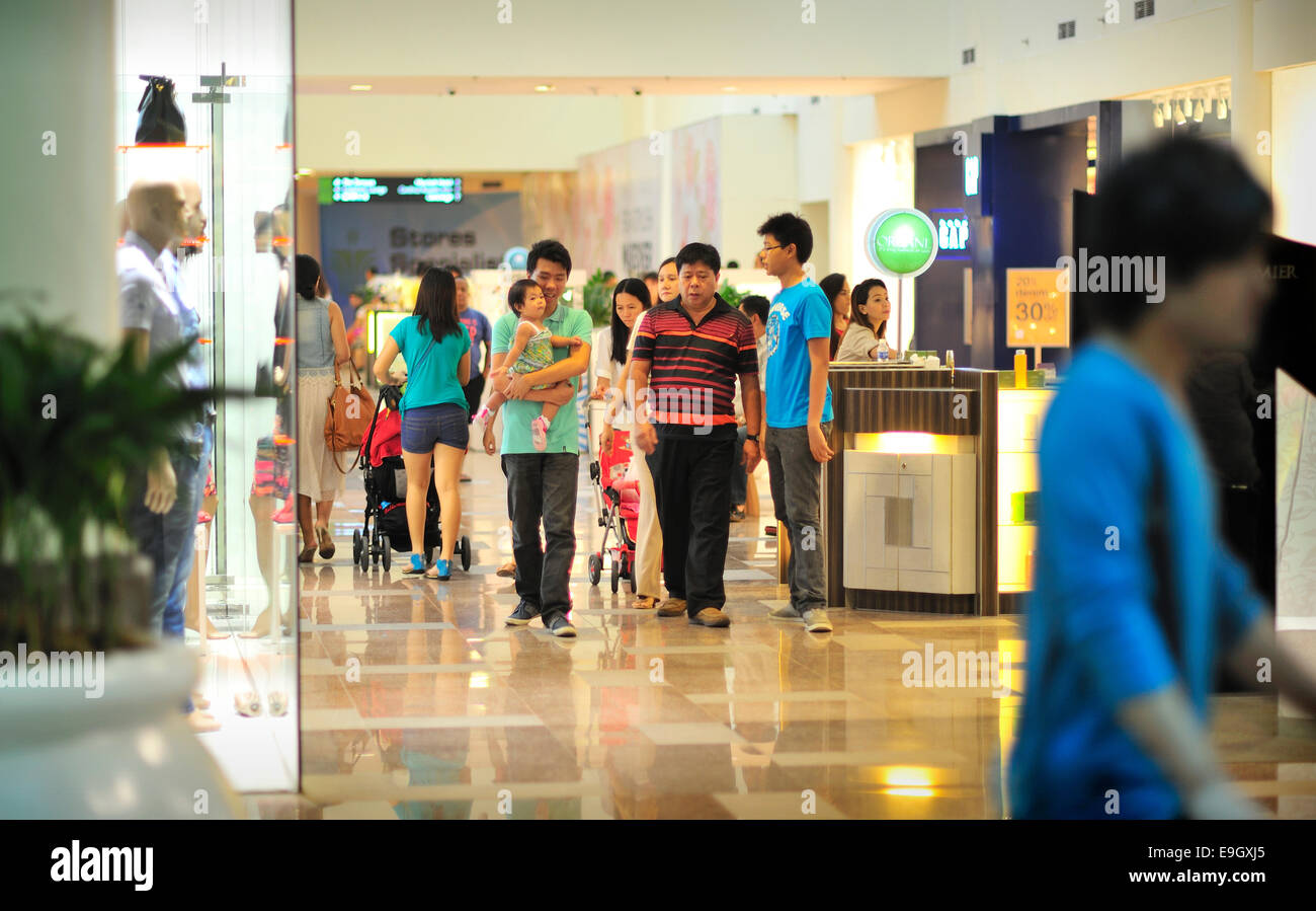 Shoppers in Ayala Center Cebu City Philippines Stock Photo