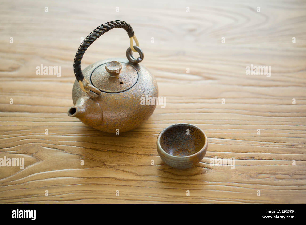 Tea pot and tea cup Stock Photo Alamy