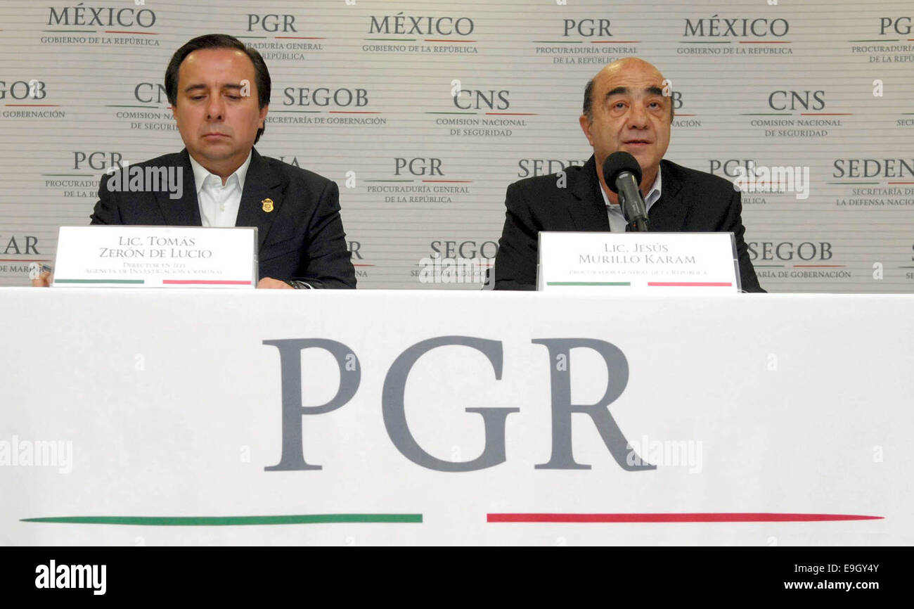Mexico City, Mexico. 27th Oct, 2014. Mexico's Attorney General Jesus Murillo Karam (R) and Director of the Criminal Investigation Agency Tomas Zeron de Lucio take part in a press conference in Mexico City, capital of Mexico, on Oct. 27, 2014. According to the press conferece, federal authorities on Monday arrested four members of the group "Guerreros Unidos", two of whom were suspected of taking part in the kidnapping of 43 students of the Normal Rural School of Ayotzinapa missing since Sept. 26. Credit:  Notimex/PGR/Xinhua/Alamy Live News Stock Photo
