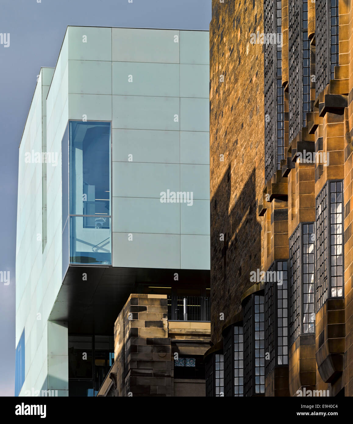 Glasgow School of Art, The Reid Building, Glasgow, United Kingdom. Architect: Steven Holl, 2014. Exterior detail with Mackintosh Stock Photo