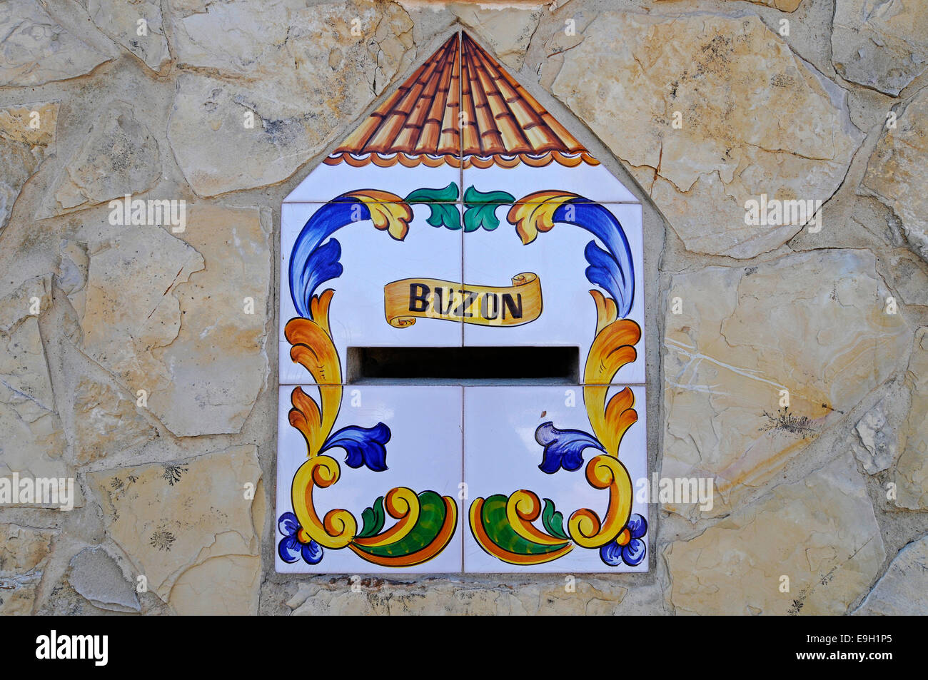 Tiled mailbox labelled "Buzon", Spanish for "letter box", Valencia