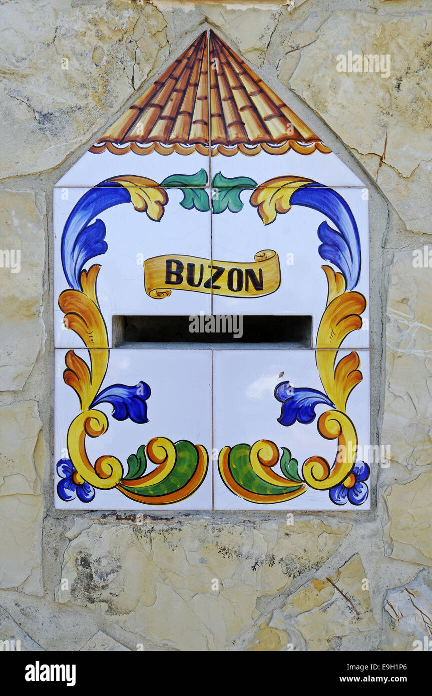 Tiled mailbox labelled "Buzon", Spanish for "letter box", Valencia