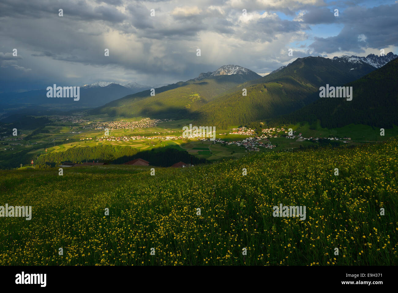 The Inntal valley, with a view over the villages of Grinzens, Axams, Birgitz and Goetzens, Stieglreith, Oberperfuss, Tyrol Stock Photo