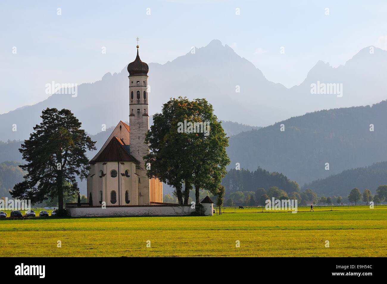 The baroque Coloman Church against the Schwangau Mountains, Schwangau ...