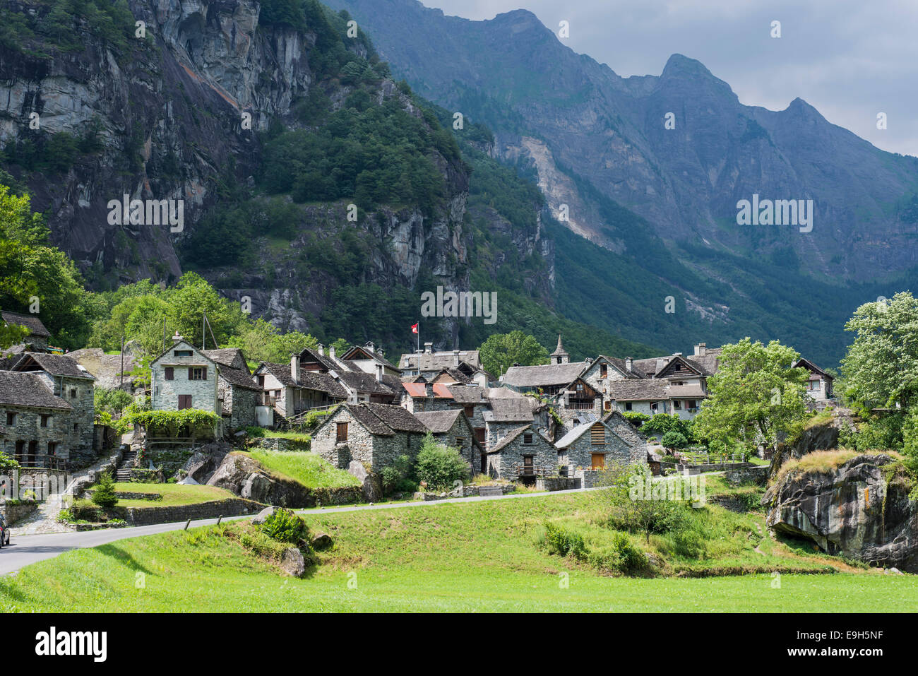 Traditional stone houses in the community of Sonlerto, Bavona Valley, Sonlerto, Cevio, Canton of Ticino, Switzerland Stock Photo