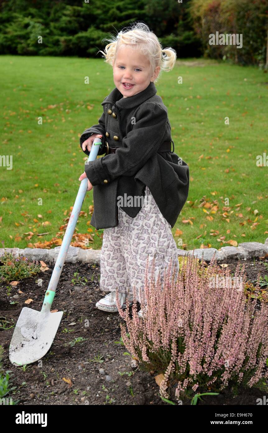 Girl with spade hi-res stock photography and images - Alamy