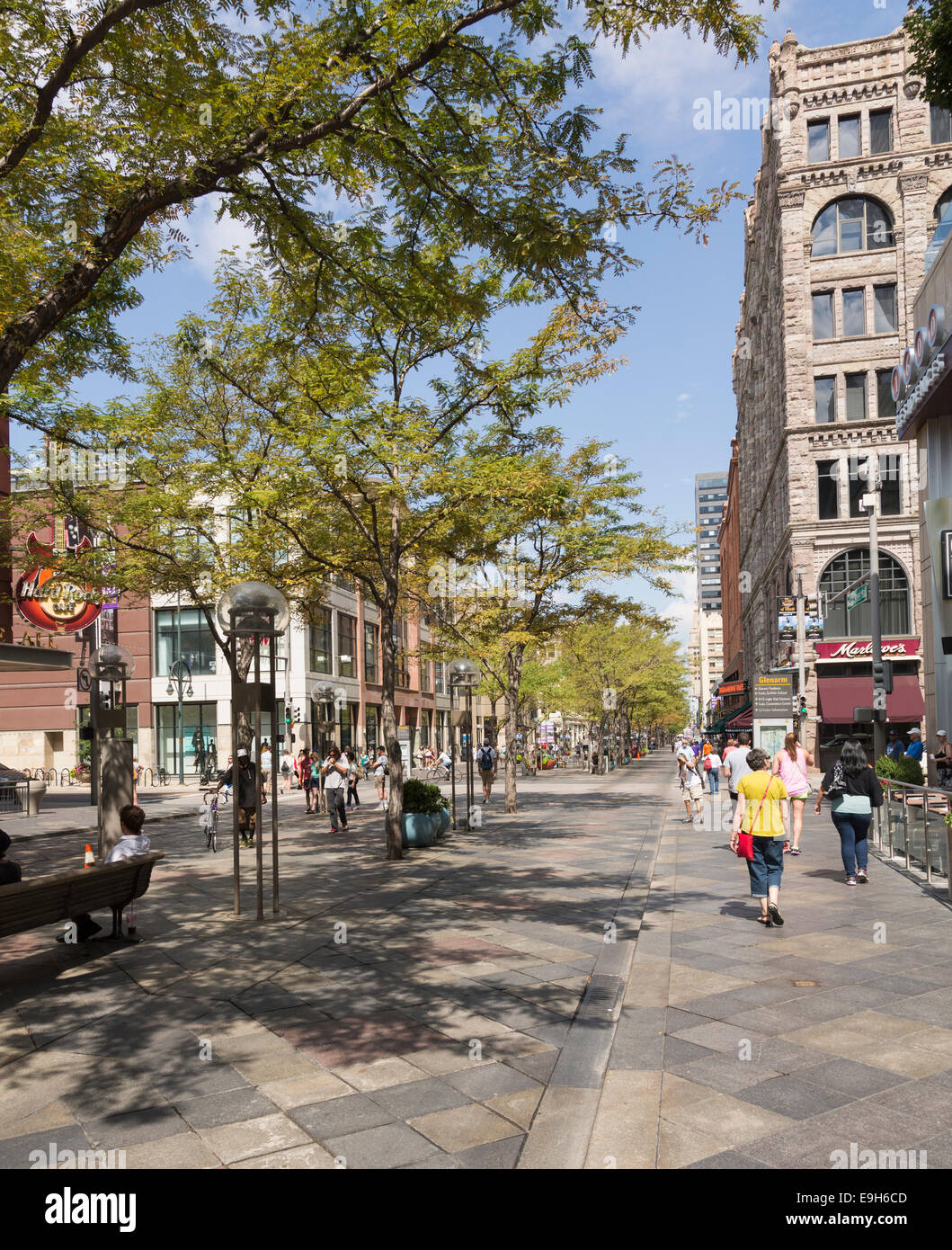Denver, Colorado, USA - Shoppers and tourists in 16th Street Mall Stock Photo