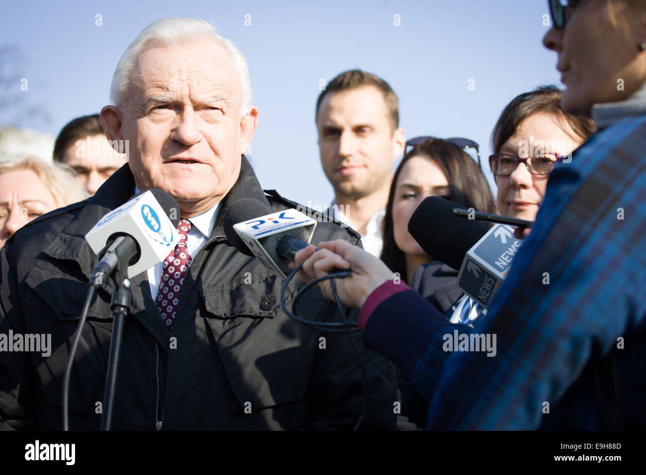 Bydgoszcz, Poland. 27th October, 2014. Former Polish Prime Minister Leszek Miller campaigns at the Mill Island for the Democratic Left Alliance party (SLD), on the upcoming countrywide elections for city mayors and councilors on the 16th of November 2014. Credit:  Jaap Arriens/Pacific Press/Alamy Live News Stock Photo