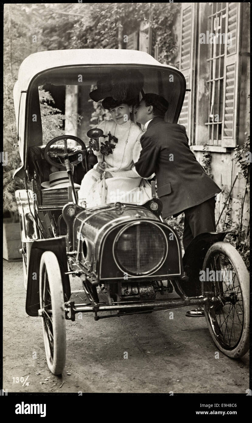 Romantisk par i bil Stock Photo