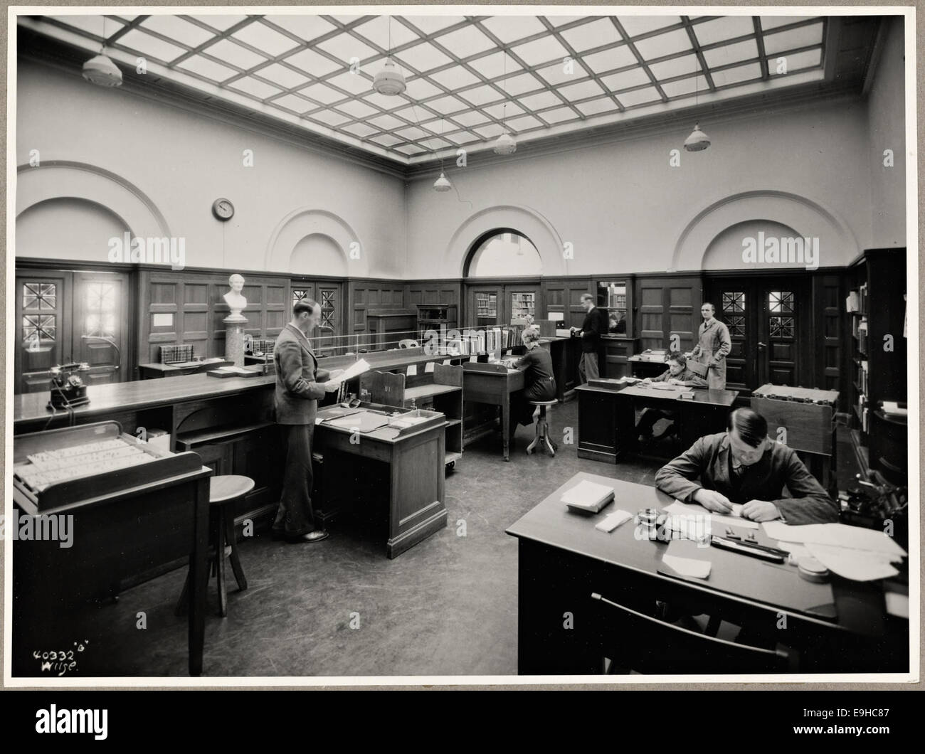 Utlånet ved Universitetsbiblioteket, ca 1935 Stock Photo