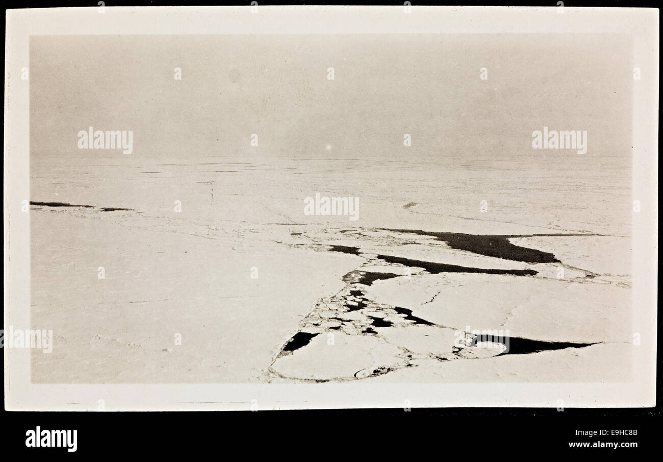 Utsikt fra luftskipet 'Norge' ned på isen over Nordpolen, 12. mai 1926 Stock Photo