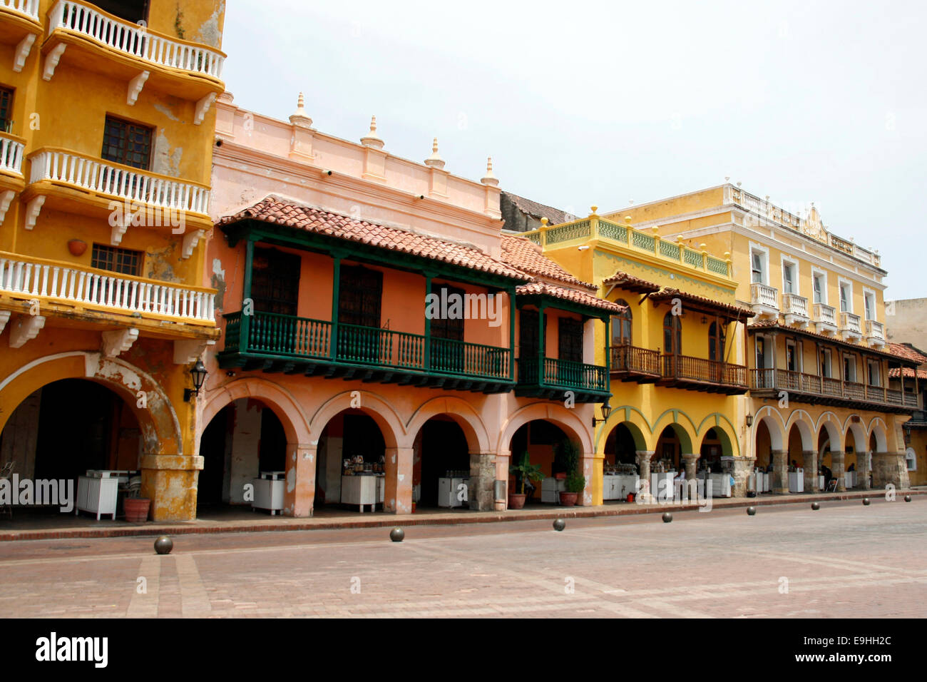Brightly coloured buildings on a square in Cartagena, Colombia Stock Photo