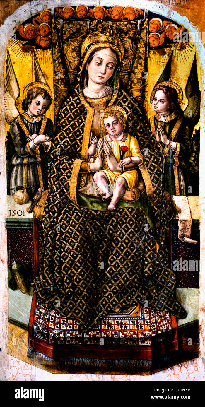 Virgin and Child between two angels by Vittore Crivelli 1440-1502 in the Marches  Italy Italian Stock Photo