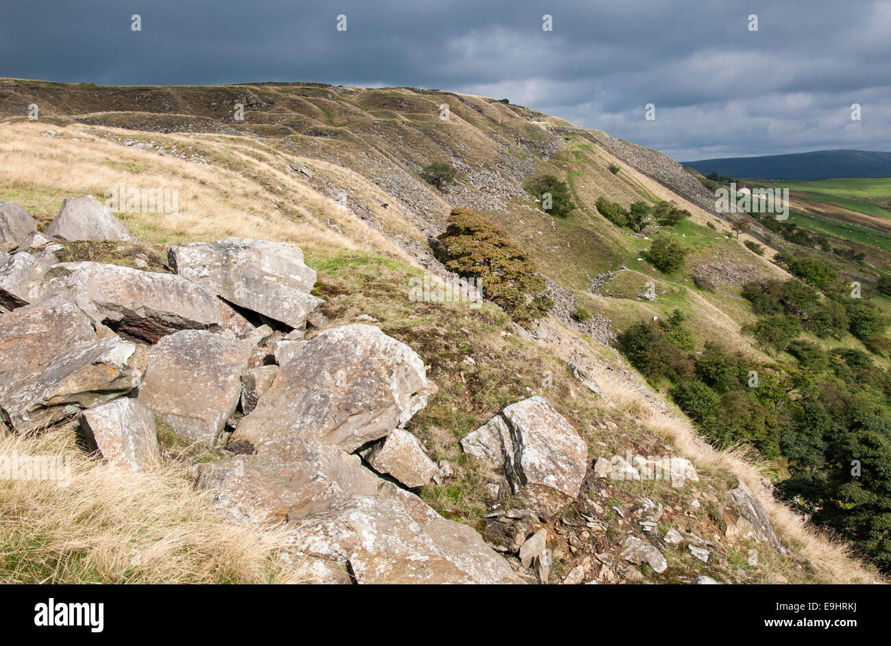 Cracken edge quarries near Chinley in Derbyshire. Grtistone rocks in the foreground and a view along the edge. Stock Photo