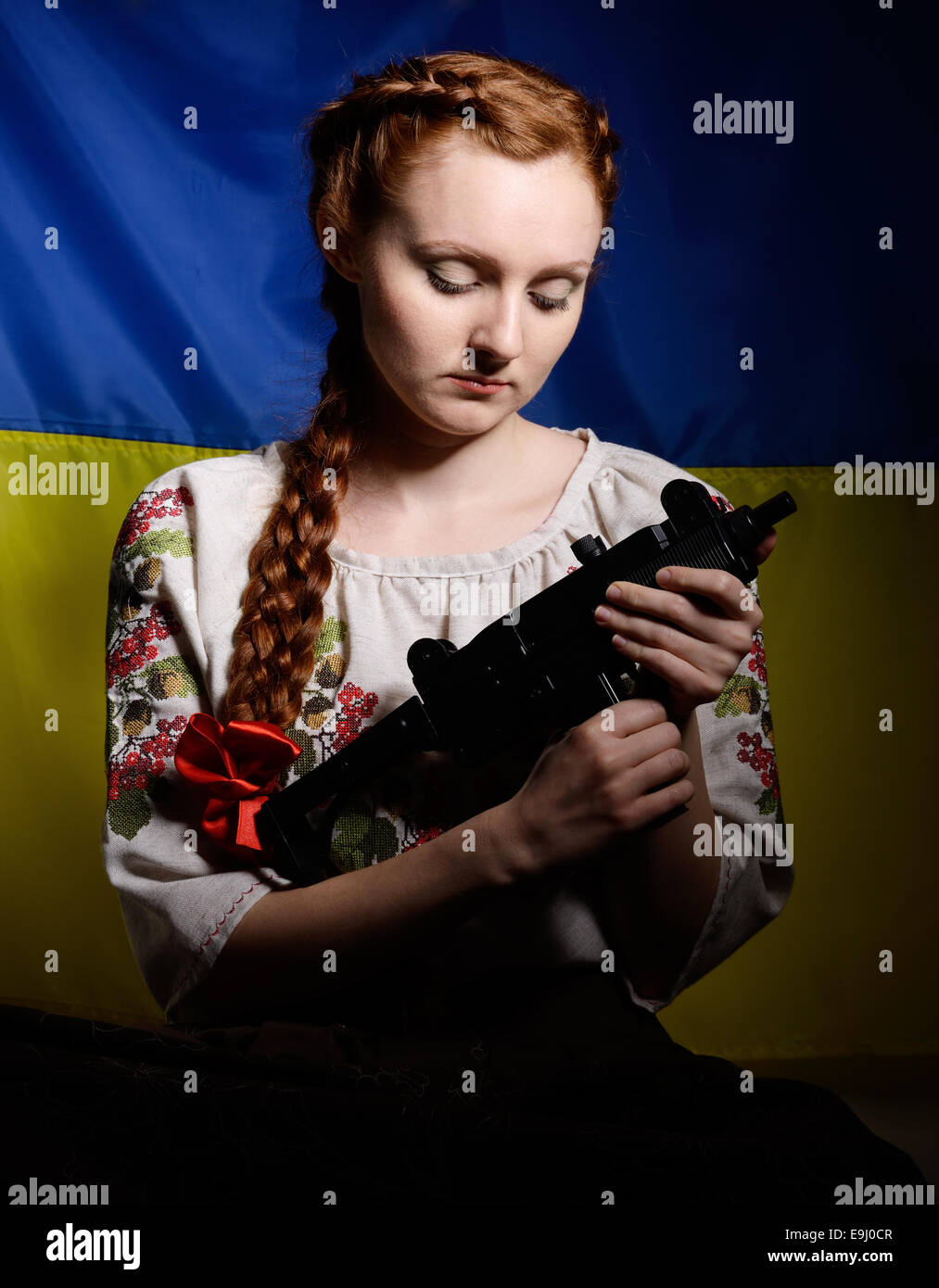 Ukrainian girl with a machine gun Stock Photo - Alamy