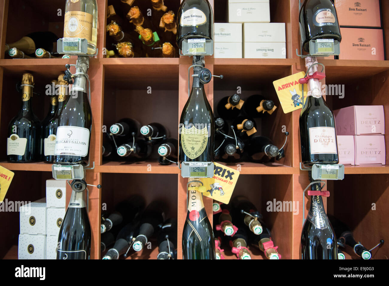 a french wine shop selling fine wines in paris Stock Photo Alamy
