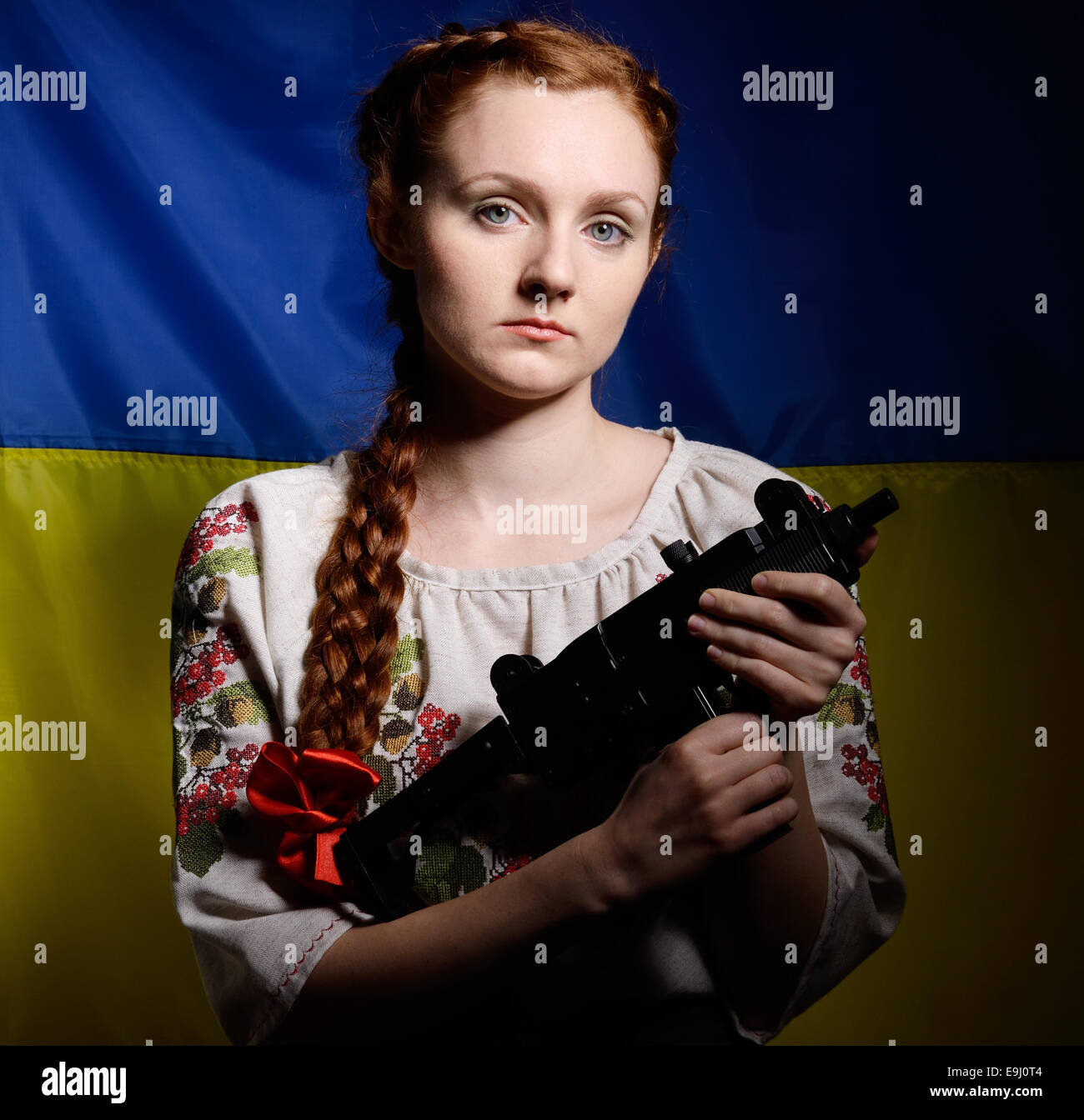 Ukrainian girl with a machine gun Stock Photo - Alamy