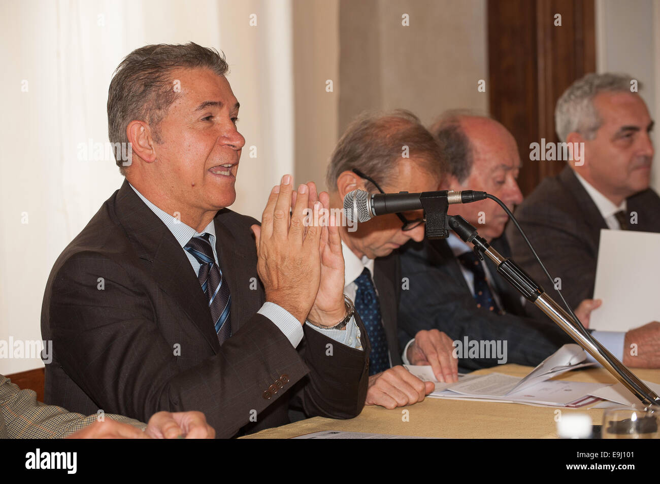 Turin, Italy. 28th October, 2014. Presentation of the exhibition 'Leonardo and the treasures of the king,' At the inauguration, which took place at the palace Chiablese, was attended by the Mayor of the City of Torino Piero Fassino, Giovanni Saccani director of the Royal Library of Turin, Maurizio Cibrario president the Consulta of Turin Mario Turetta Regional Director for Cultural Heritage and Landscape of Piedmont, Marco Mezzalama Compagnia di San Paolo, Fondazione CRT Anna Chiara Invernizzi and Marcella Gaspardone, Marketing Director of Turismo Torino. Credit:  Realy Easy Star/Alamy Live Ne Stock Photo