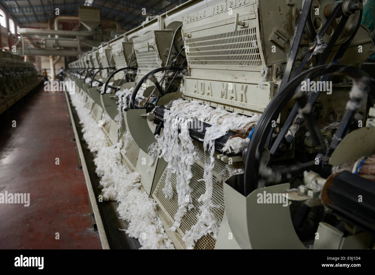 TURKEY, Adana, Pakmil ginning factory, processing of harvested