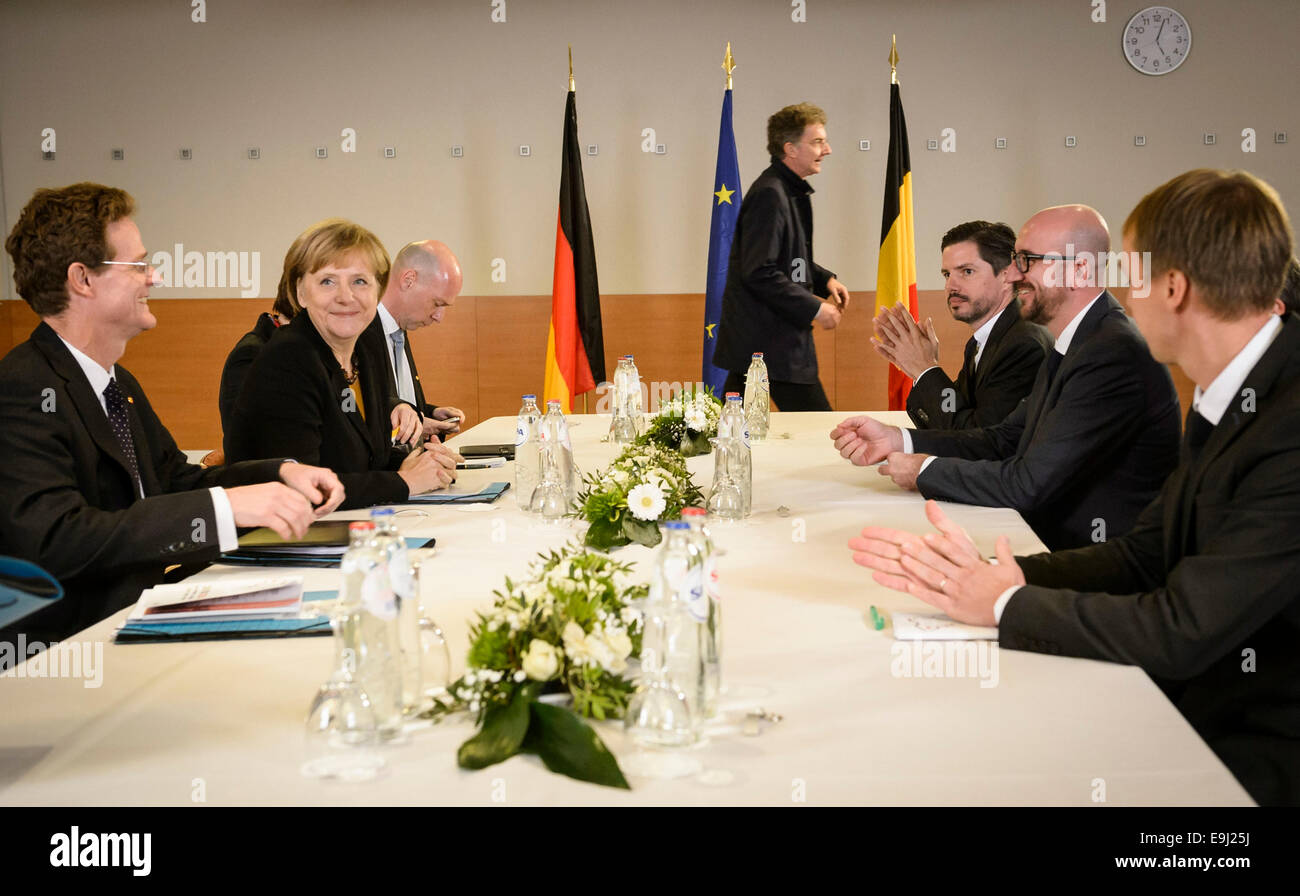 Ypres, Belgium. 28th Oct, 2014. HANDOUT - German Chancellor Angela Merkel meets with Belgium Prime Minister Charles Michel (2-R) for talks in Ypres, Belgium, 28 October 2014. Photo: SANDRA STEINS/BUNDESREGIERUNG/dpa/Alamy Live News Stock Photo
