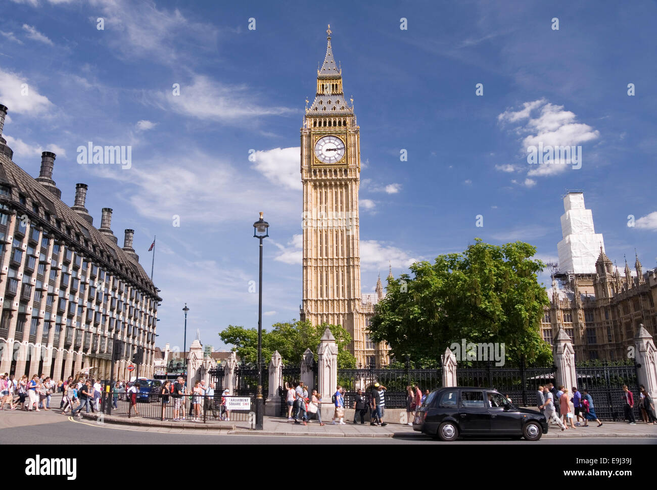 London 20 Aug 2013 : Big Ben stands tall above the busy pavements of a sunny London afternoon Stock Photo