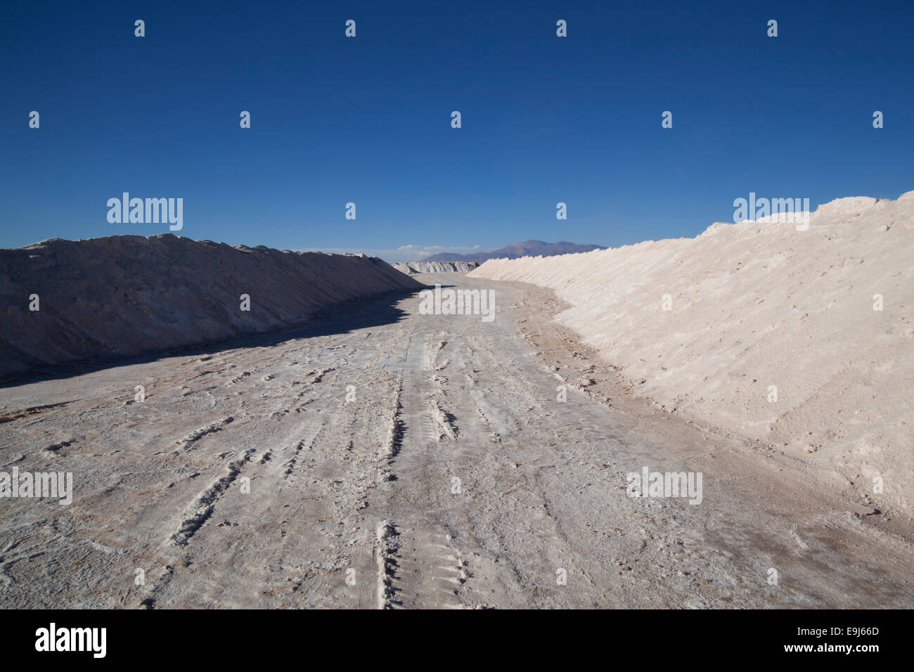 Heaps of salt extracted from the 'Salinas Grandes' (Salt flats) at 3450 m of altitude. Puna de Atacama, Salta and Jujuy, Argentina. Stock Photo