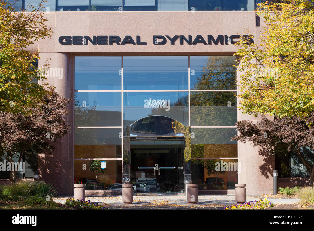 General Dynamics headquarters building - West Falls Church, Virginia USA Stock Photo