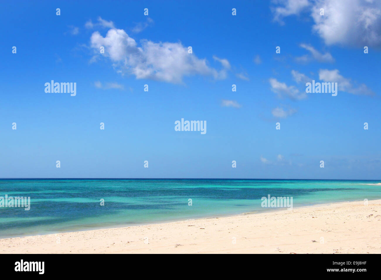 Turquoise sea & blue sky against a beautiful white beach, Manchebo Beach, Aruba, Caribbean. Stock Photo