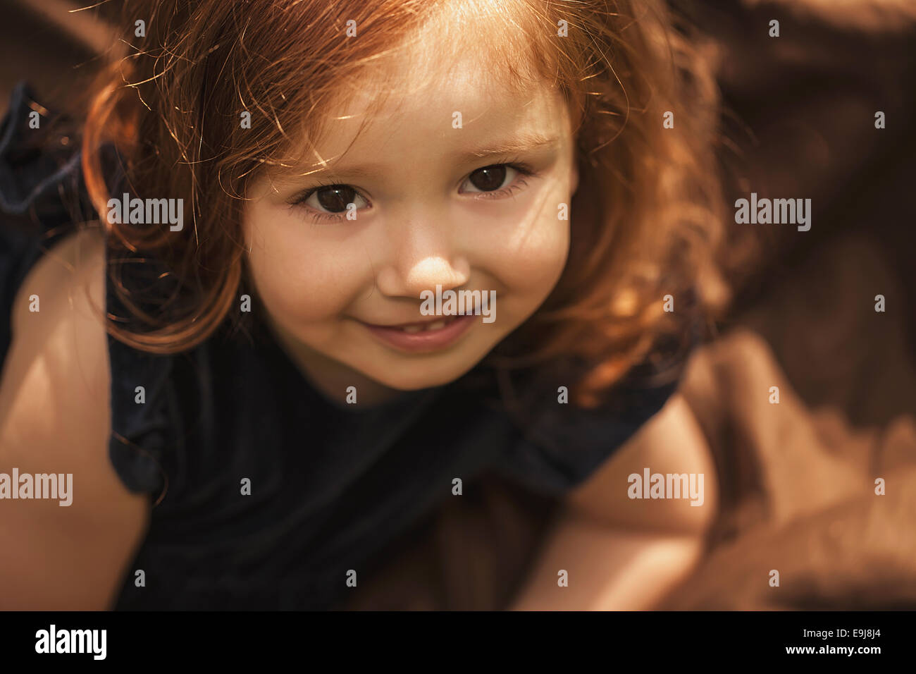 Little girl looking at camera and smilling Stock Photo - Alamy