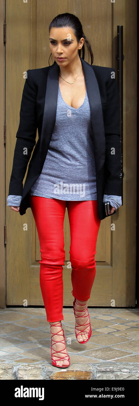 Kim kardashian leaving restaurant in hi-res stock photography and ...