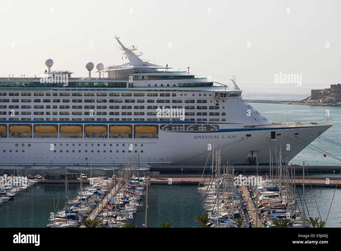 Royal caribbean cruise ship port hi-res stock photography and images ...