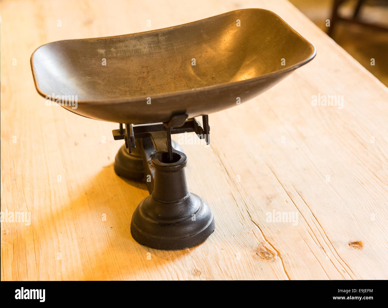 Kitchen weigh scales on table Stock Photo