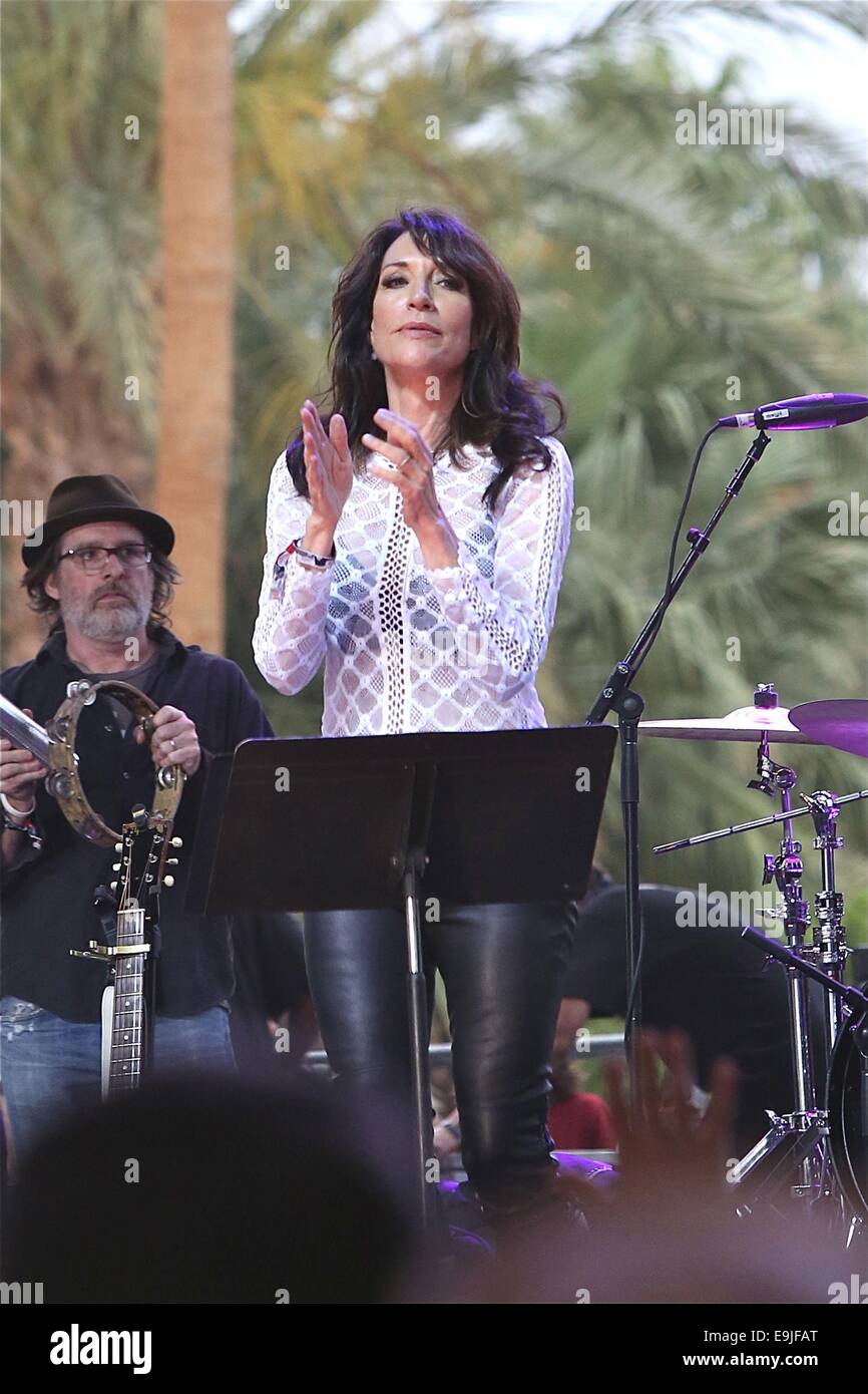 Katey Sagal plays at Stagecoach with the forest Rangers and her son
