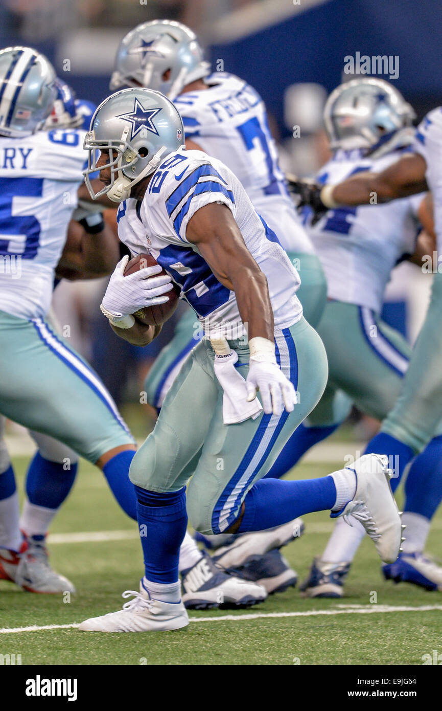 Dallas Cowboys running back DeMarco Murray (29) carries the ball in an NFL  football game between the New York Giants and Dallas Cowboys on Sunday,  October 19th, 2014, at AT&T Stadium in